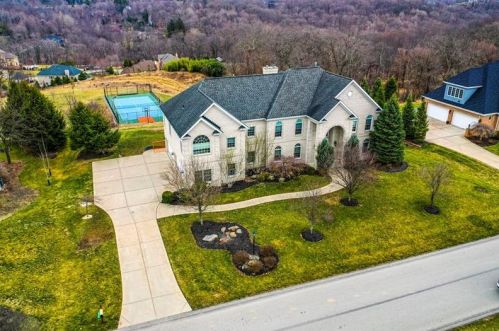 711 Parkview Dr, Gibsonia, PA 15044-6124