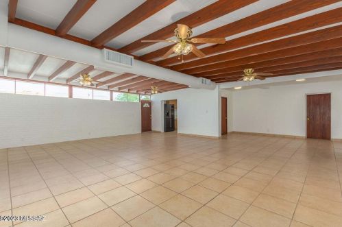3074 Alvernon Way, Tucson, AZ 85713-5367