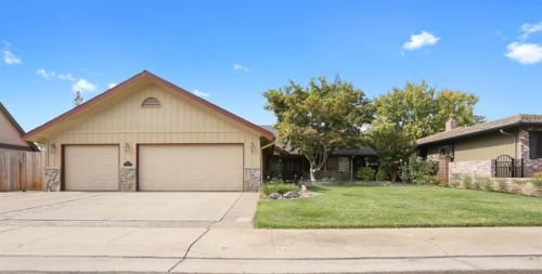 19465 Meadow View Dr, Woodbridge, CA 95258-9335