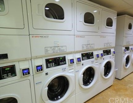 335 Cedar Ave, Long Beach CA  90802-2872 exterior