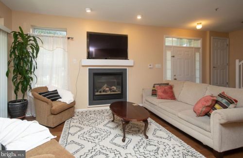 815 Dresher Woods Dr, Dresher PA  19025-1528 exterior