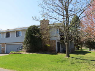 5663 Chatsworth St, Saint Paul, MN 55126-9104