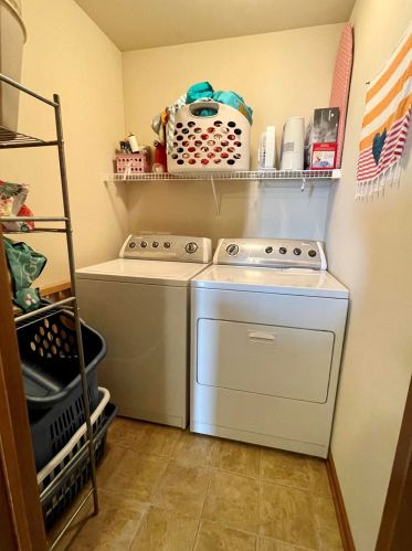 614 Hunter Oaks Blvd, Watertown WI  53094-7730 exterior