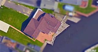 2461 Jackson Ave, Seaford, NY 11783-3227