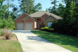 1374 Deer Creek Dr, Crossville, TN 38571-3261