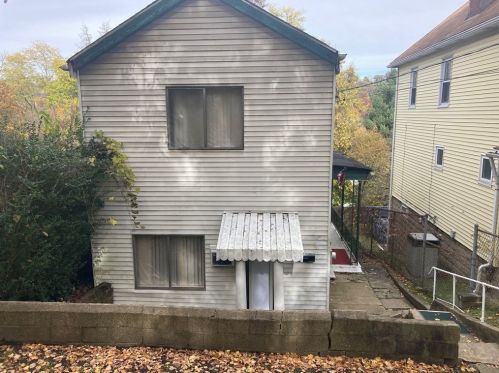 418 6th Ave, Mckeesport, PA 15132-3538