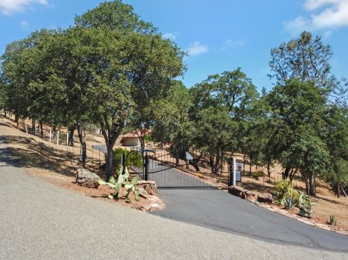 6900 Mountain View Ter, Browns Valley, CA 95918-9651