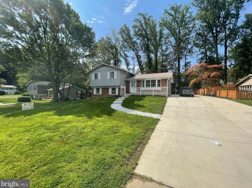 8203 Old Oaks Dr, Springfield VA  22152-1822 exterior