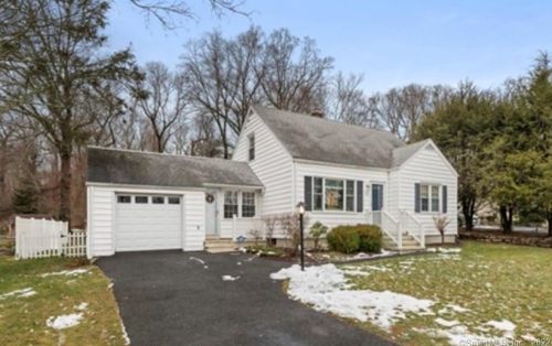 50 Round Hill Rd, Bridgeport, CT 06611-5219