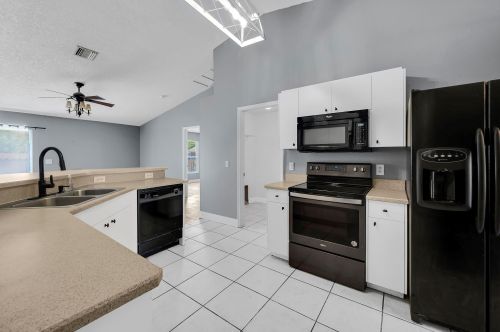 7836 104 Ave, Vero Beach FL 32967-3660 exterior