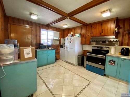 27 Union Ave, Nutley NJ  07110-3325 exterior