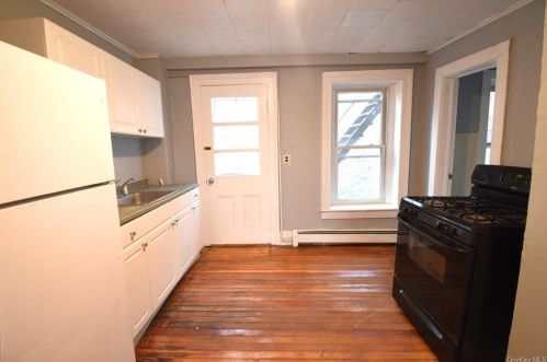 79 Main St, Port Jervis NY  12771-2111 exterior