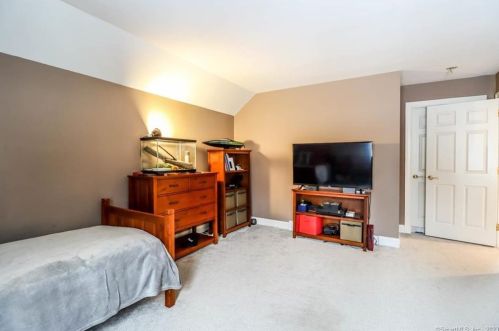 5 Mudry Farm Rd, Brookfield Center CT  06804-3541 exterior