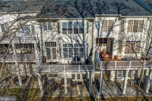 18285 Mullfield Village Ter, Leesburg VA  20176-7466 exterior