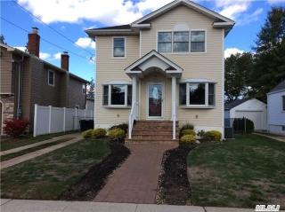 22 Rugby Rd, North Merrick, NY 11566-3703