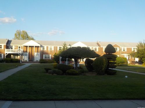 7203 Little Neck Pkwy, Floral Park, NY 11004-1128