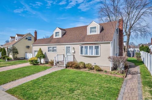 2103 Erma Dr, Hempstead, NY 11554-1123