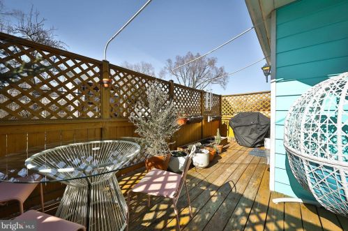 425 Gln Echo Rd, Philadelphia PA 19119-2915 exterior