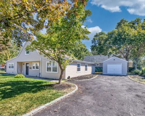 51 Totten Ave, Deer Park, NY 11729-3215