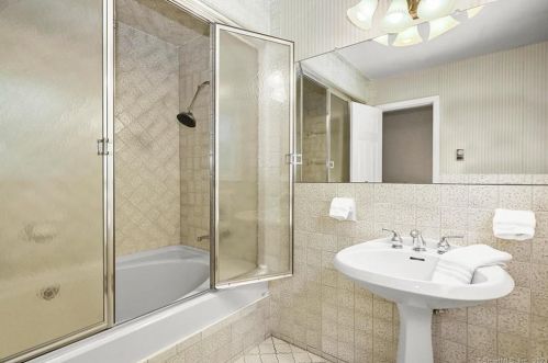 41 Cranbury Rd, Norwalk CT 06851-2649 exterior