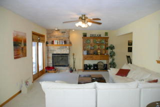 1616 Westbank Cir, Delavan, WI 53115-3909
