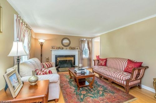 6 River Bend Rd, Berkeley Heights NJ  07922-1813 exterior