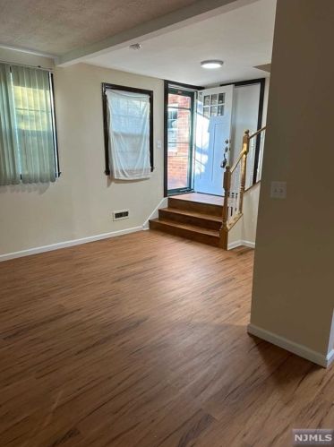 1197 Alicia Ave, Teaneck NJ  07666-4928 exterior