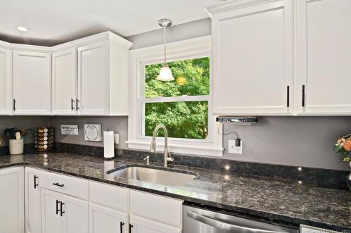 6 East Dr, Gales Ferry CT  06335-1610 exterior