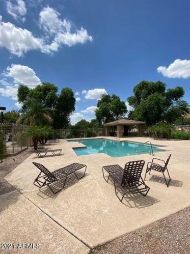1322 Owl Dr, Gilbert, AZ 85296-8471