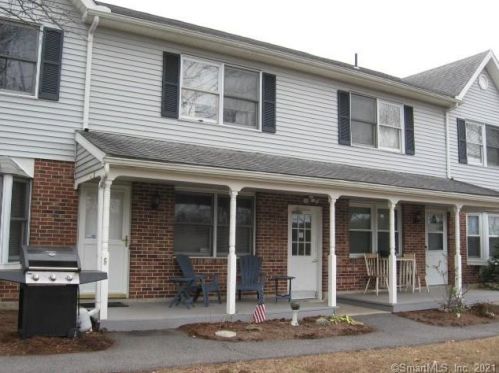 111 Mohican Ave, Waterbury, CT 06708-3034
