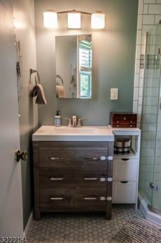 14 Jackie Dr, Hackettstown NJ  07840-5628 exterior