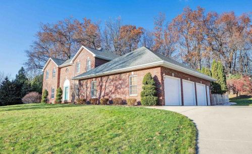 2431 Deerpath Dr, Green Bay, WI 54302-4339