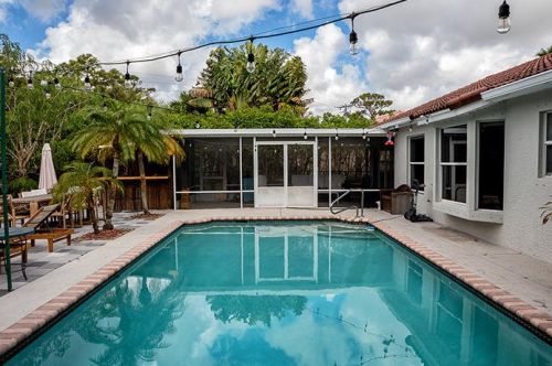 4836 Lee Rd, Delray Beach FL  33445-3287 exterior