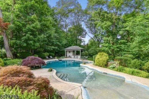 20 Gordon Pl, Verona NJ  07044-2608 exterior