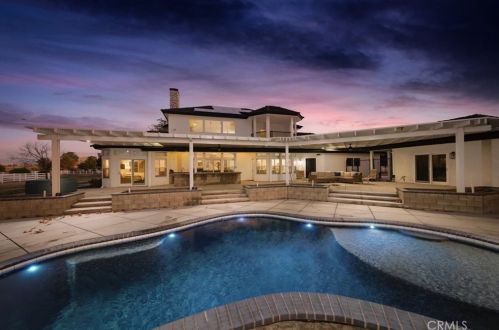 7701 Meadows Of The Kern Dr, Bakersfield, CA 93308-9552