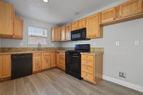 1325 Arrowhead Ct, Modesto CA  95351-1723 exterior