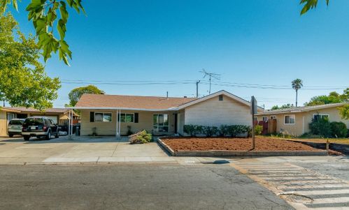 6424 La Cienega Dr, North Highlands, CA 95660-3804