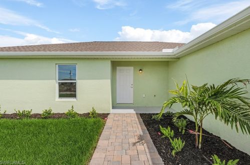 1205 4th Pl, Cape Coral, FL 33991-2881