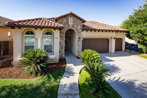 5823 Byrd Ave, Fresno CA  93727-6584 exterior
