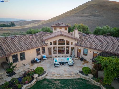 1080 Victorine Rd, Livermore CA  94551-6635 exterior