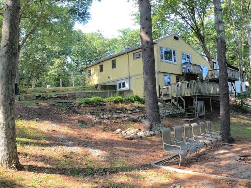 280 Hill Farm Rd, Coventry, RI 02816-4833