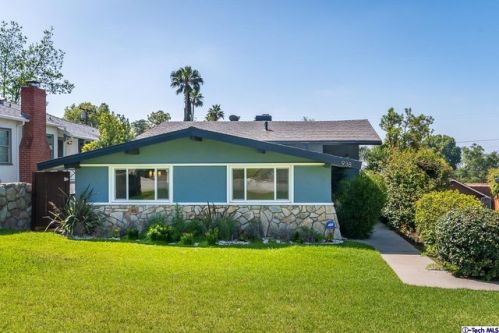 938 Poppyfields Dr, Altadena CA  91001-1747 exterior