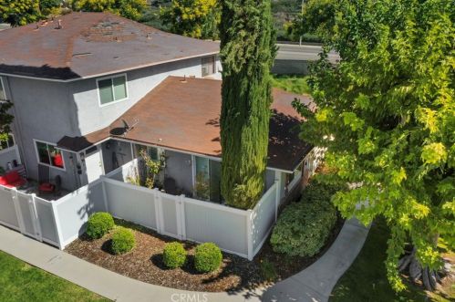 28144 Robin Ave, Santa Clarita CA  91350-2051 exterior
