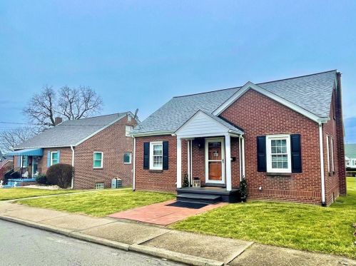 22 Madison St, Latrobe, PA 15650-3164