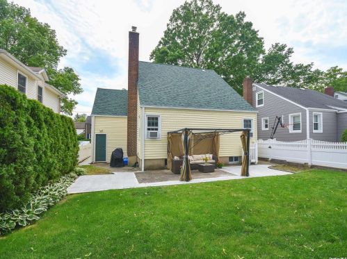 75 Willow St, Floral Park NY  11001-3401 exterior