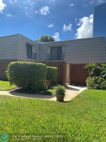 1700 Embassy Dr, West Palm Beach FL  33401-1913 exterior