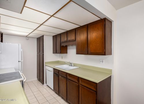 5947 Golden Ln, Glendale AZ  85302-4561 exterior