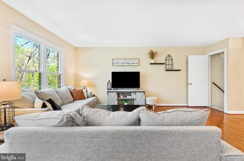 2314 Horseferry Ct, Herndon VA  20191-2718 exterior