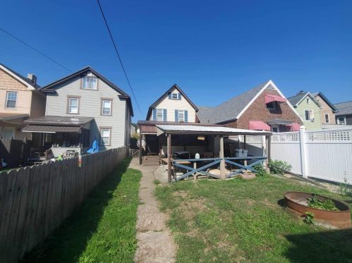 1216 5th Ave, Ford City, PA 16226-1316