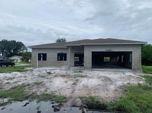 121 Oakridge Dr, Fort Pierce, FL 34984-4934